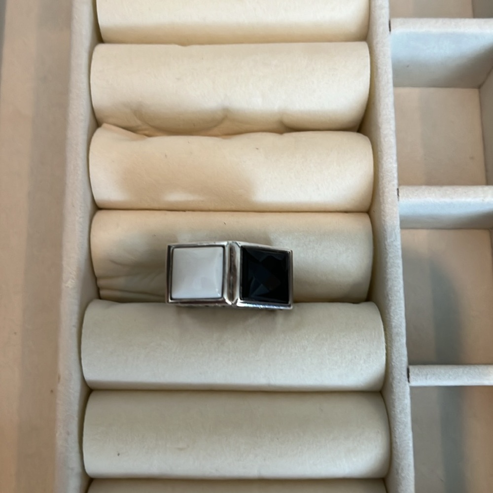Onyx and Pearl Ring - Picture 5 of 5